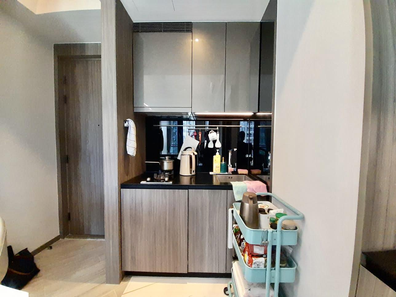 開放式廚房小巧但五臟俱全。