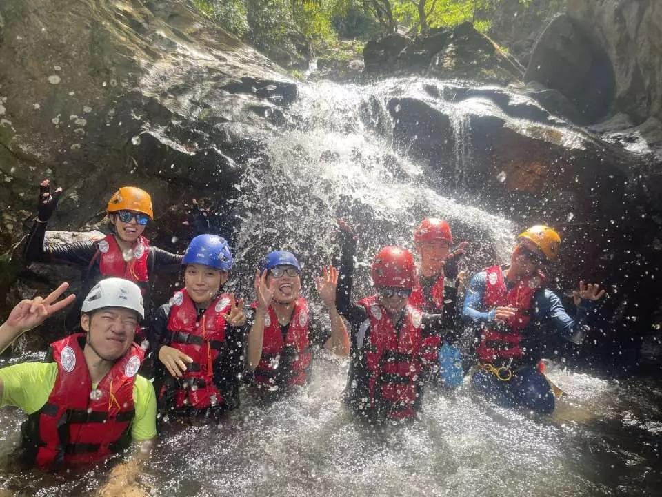 8 人成團,感受歷奇活動帶給大家的特別體驗。