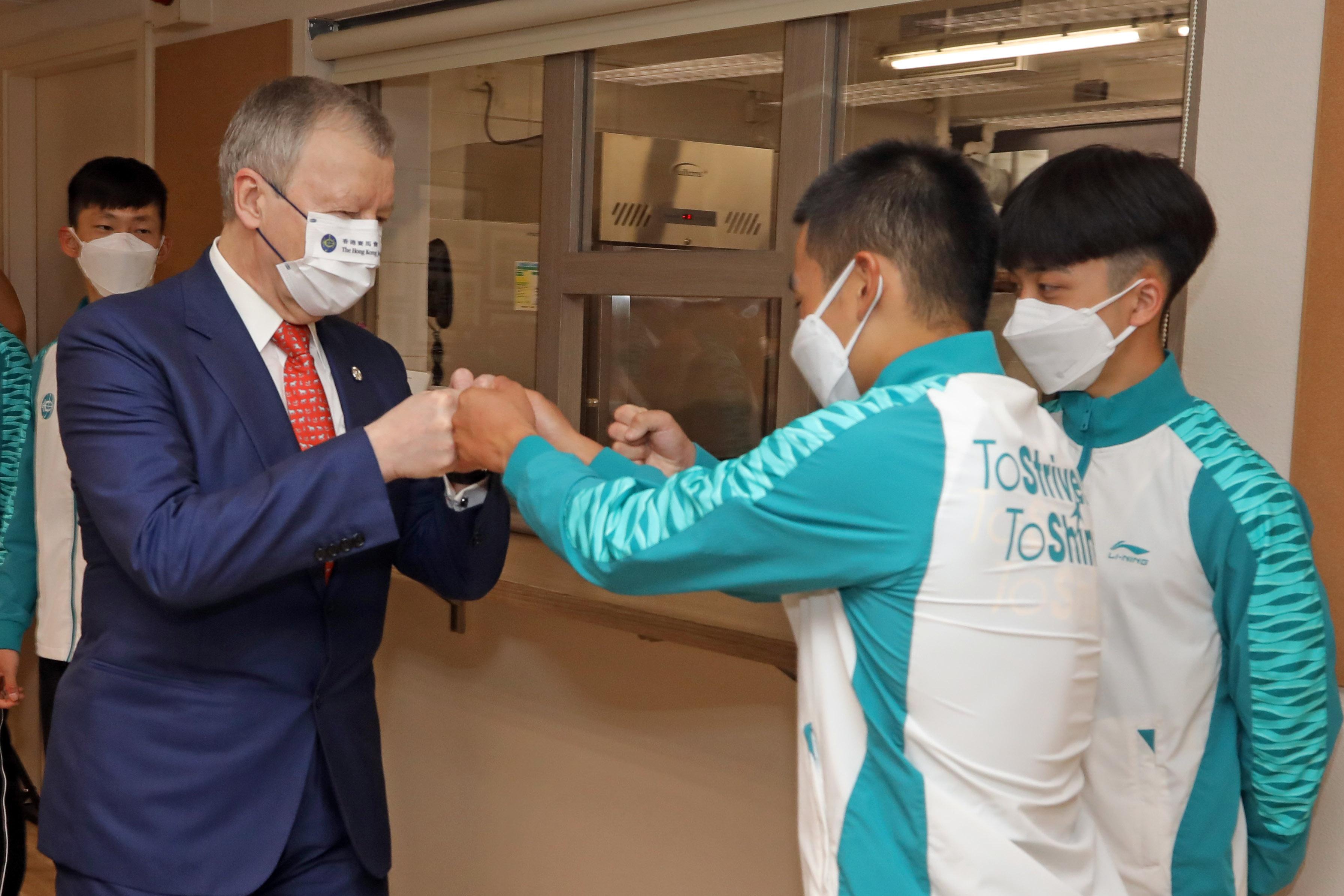 香港賽馬會賽馬人才培訓中心牌匾揭幕