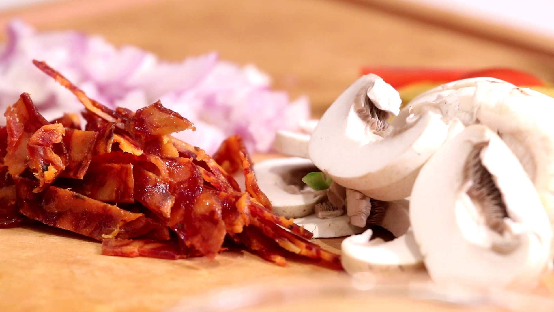 焗爐食譜 │焗西班牙春雞伴辣肉腸忌廉汁,切好材料