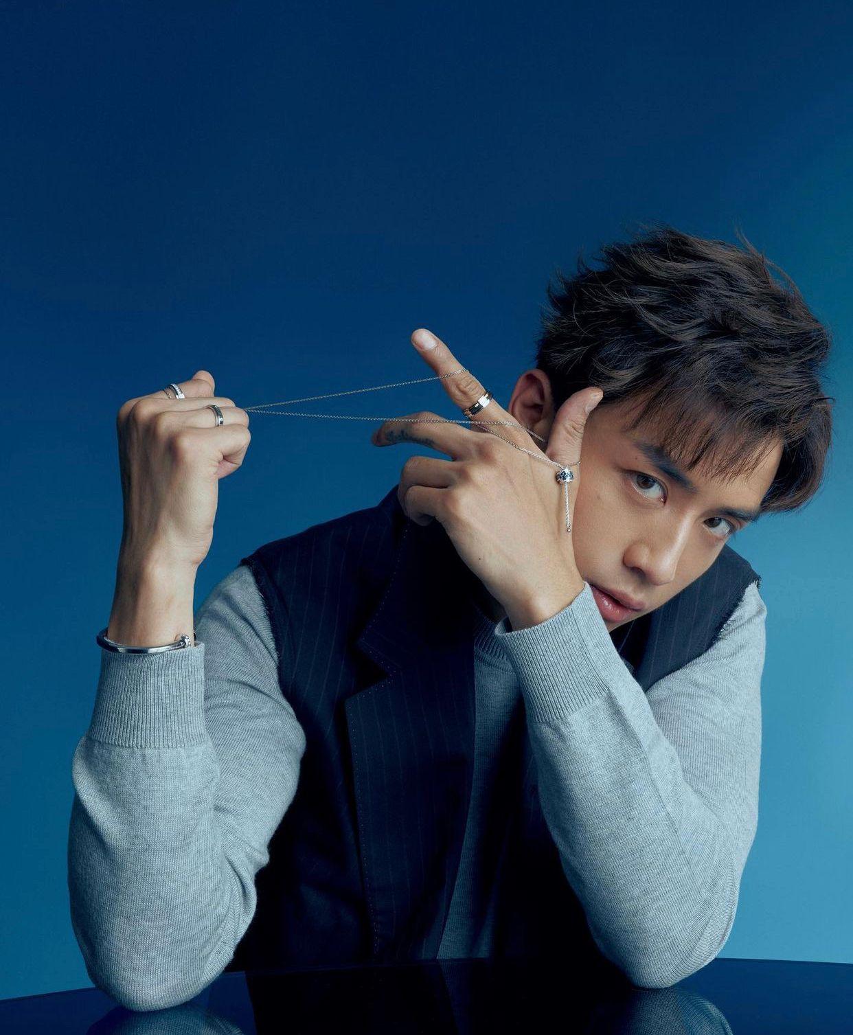 廣告中的AK有型又靚仔。