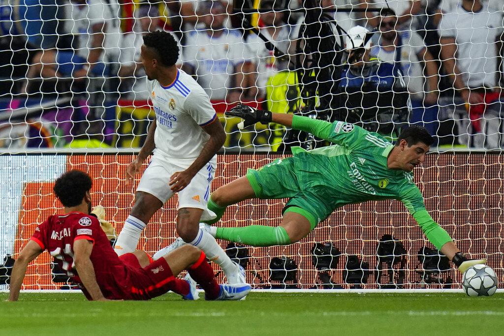 沙拿近門施射被古圖爾斯撲出。(美聯社)