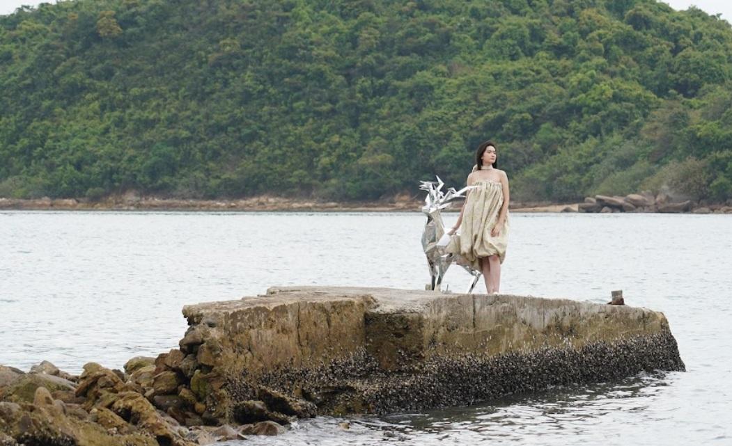 Cloud為拍《願望之翼》的MV大清早出發,置身大自然。