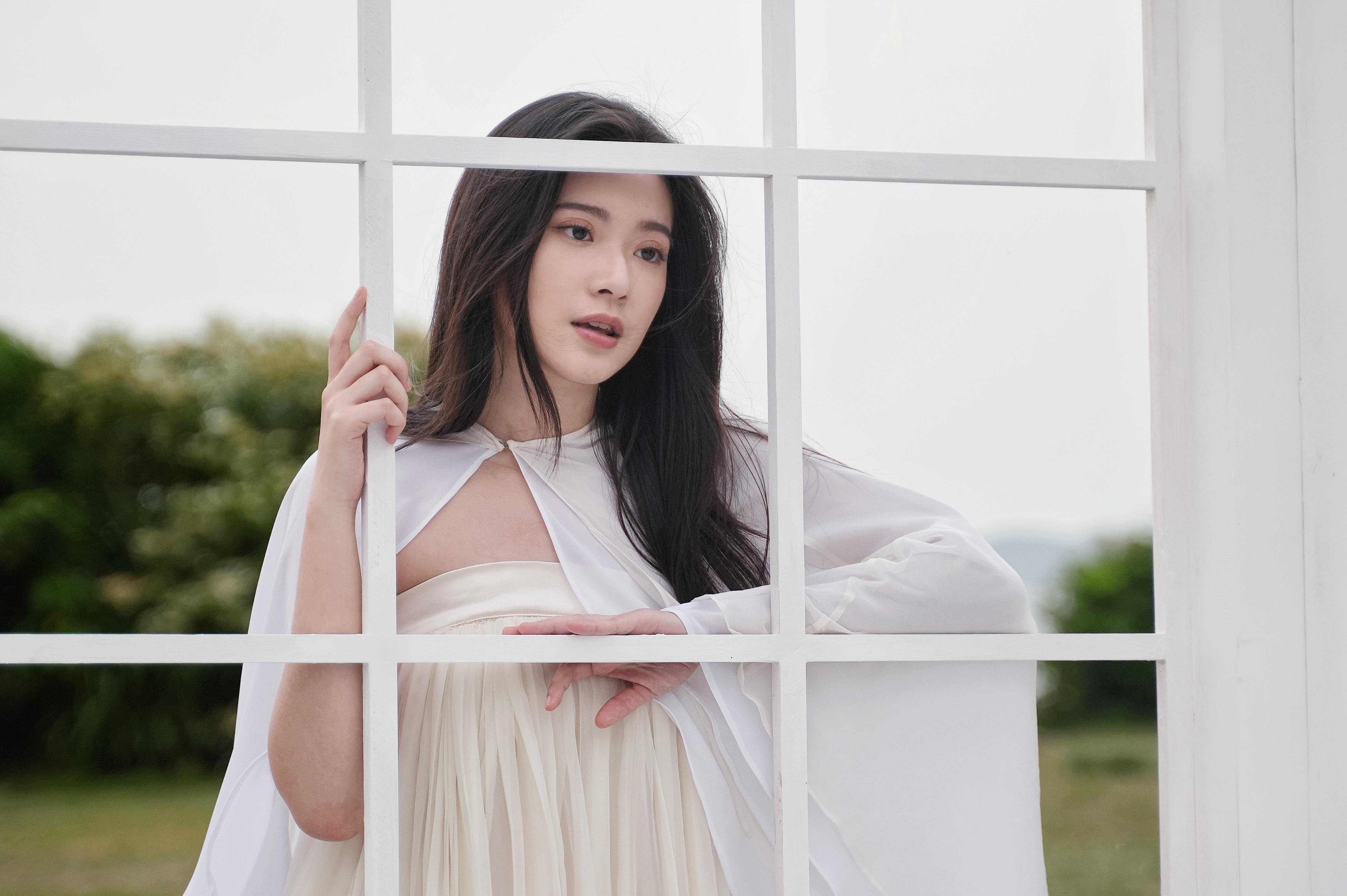 雲浩影第一首派台歌《願望之翼》近日上架,在MV散發仙氣。