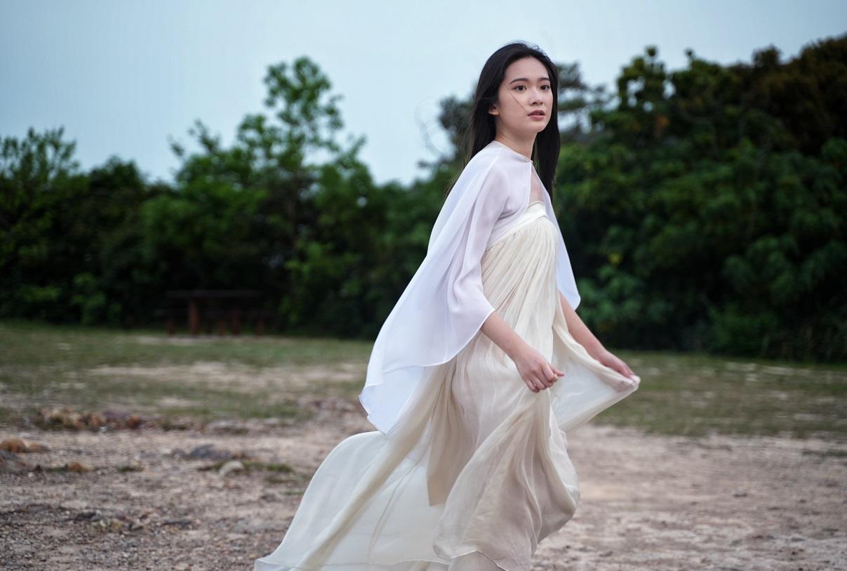 今次MV,Cloud置身在大自然拍攝。