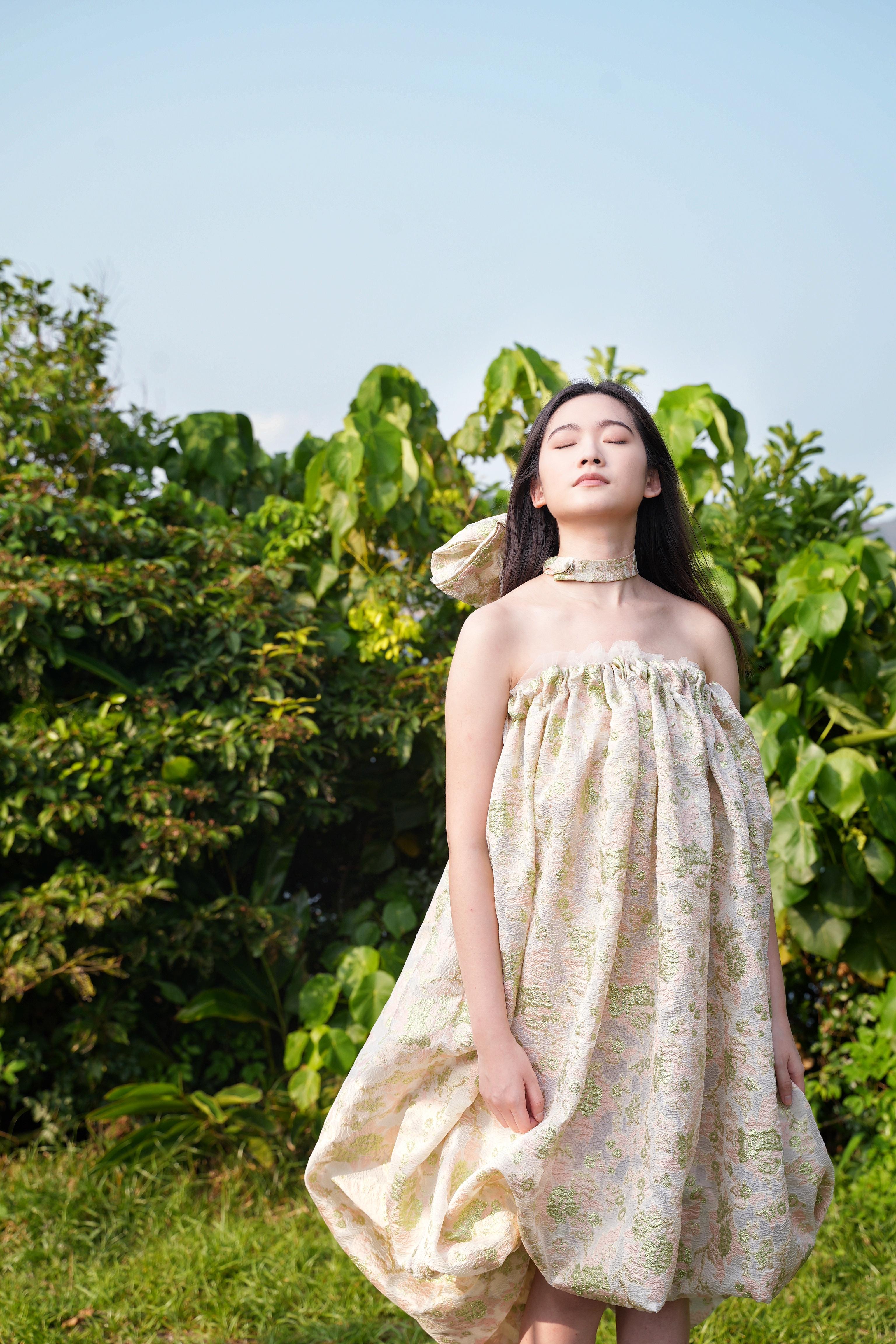 雲浩影籌備一年半,終於在今個月正式出道。