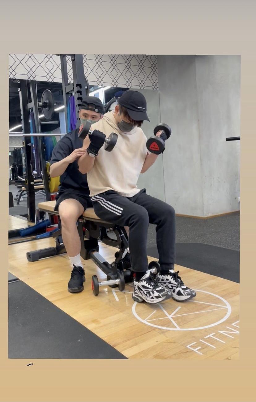 Edan積極操肌,要重拾拍《i.SWIM》練來的肌肉。