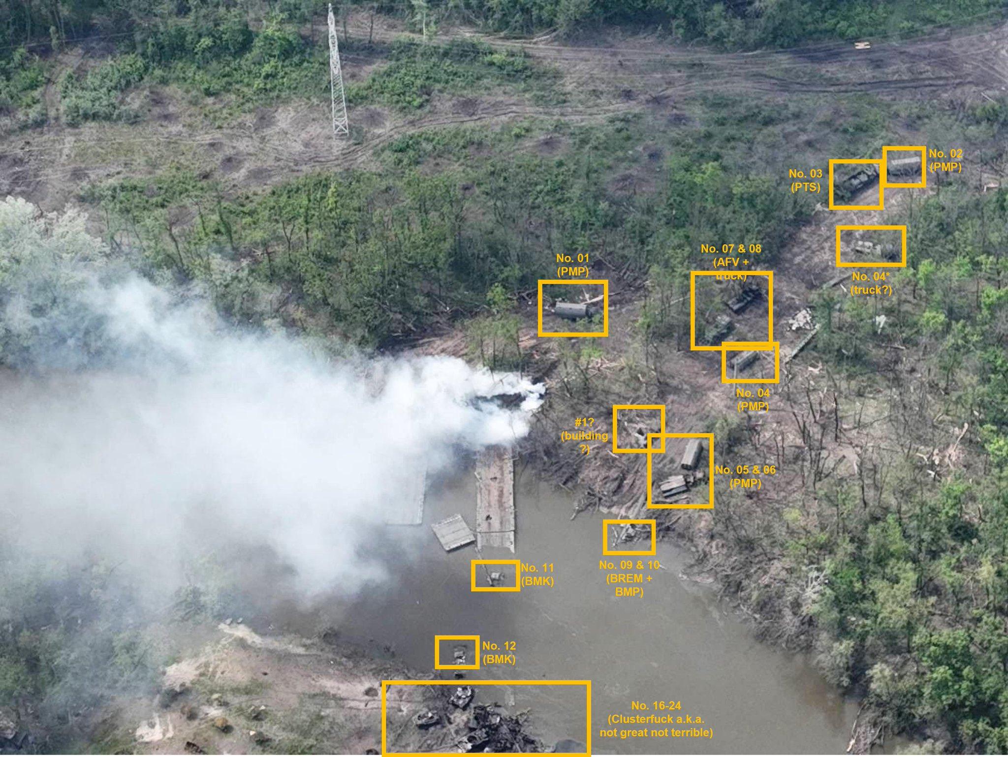 網民更利用網上圖片逐一細數,將圖中已損毀的軍車圈出統計。(Twitter)