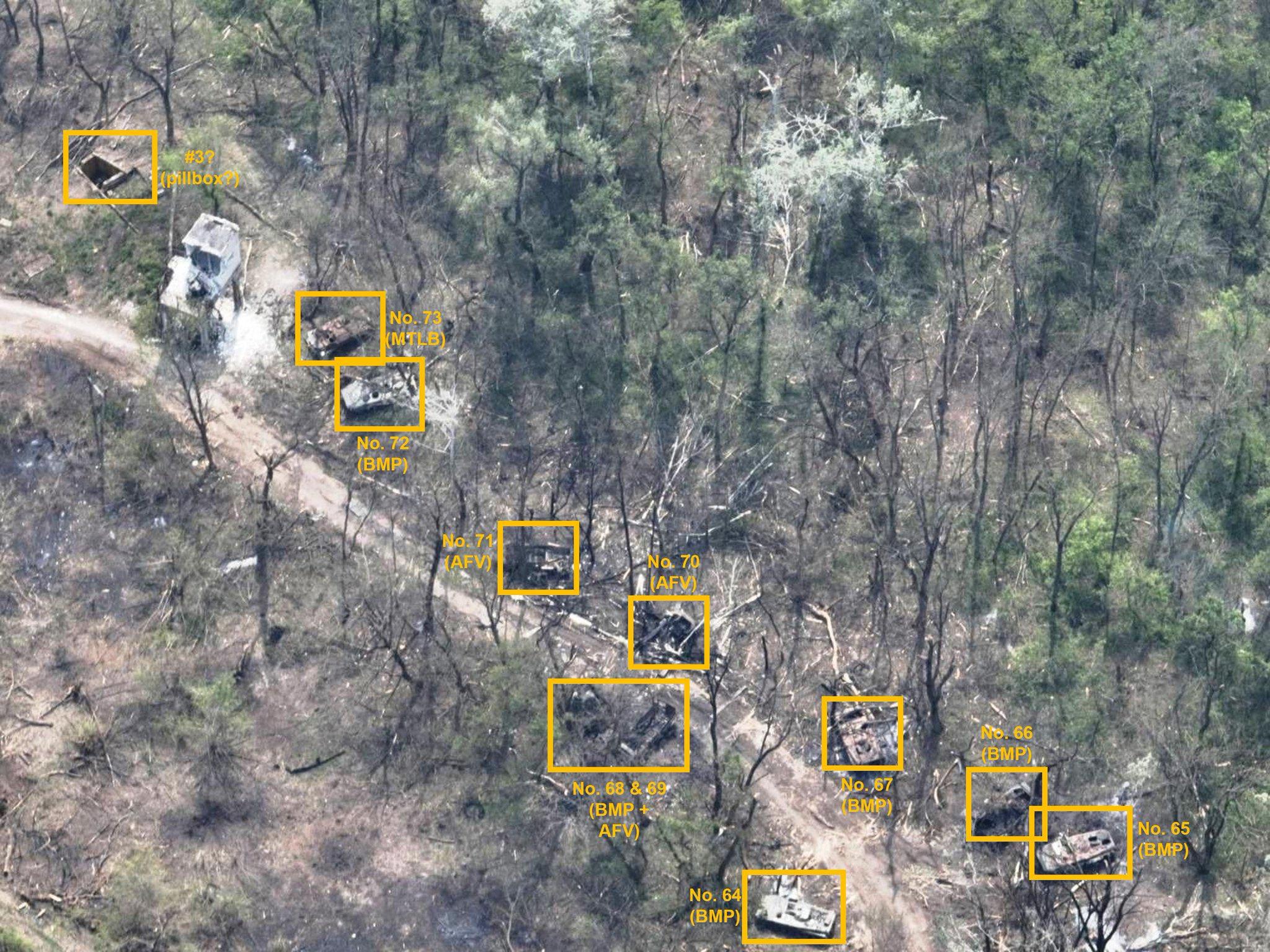 網民更利用網上圖片逐一細數,將圖中已損毀的軍車圈出統計。(Twitter)