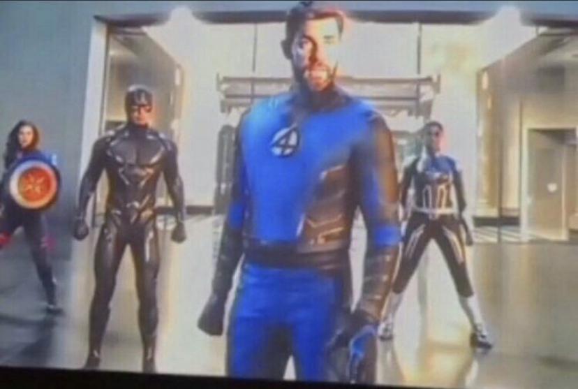 神奇先牾身穿的制服胸前有「4」字,Captain Carter和「黑蝠王」亦有現身。