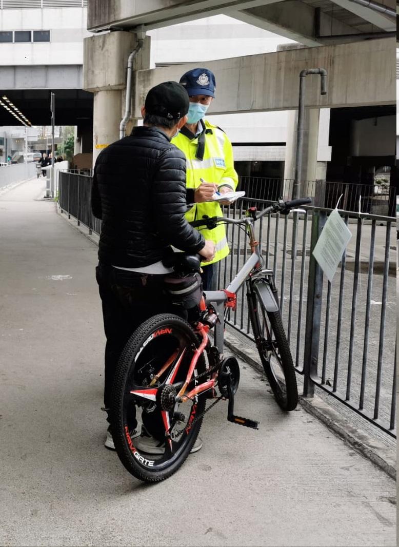 新界北打擊單車違例行動 兩日派170張傳票