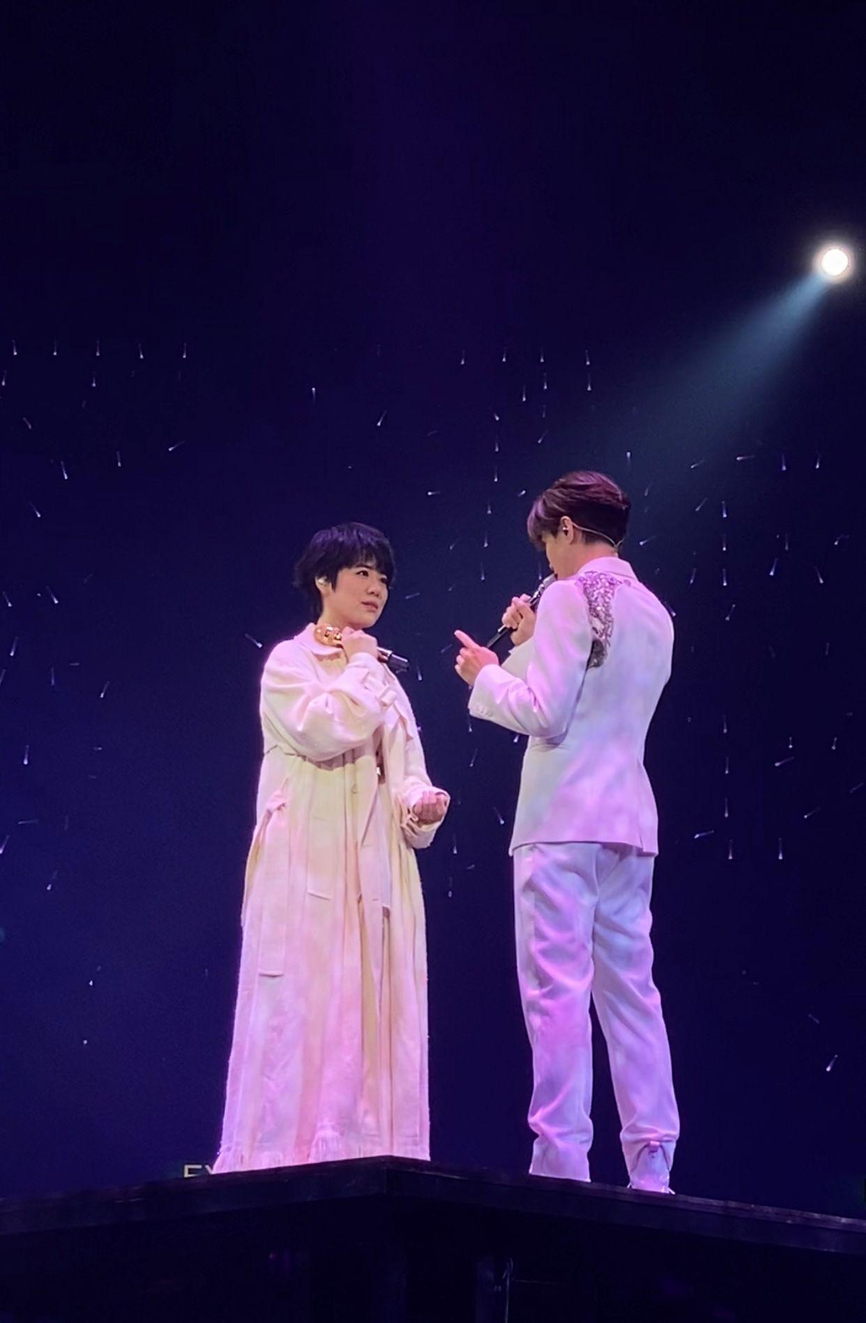 昨晚第22場,還請來岑寧兒任嘉賓。