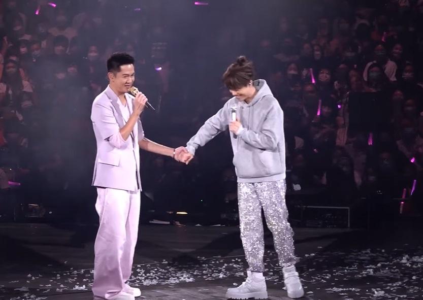 藍奕邦站台大讚張敬軒冇忘本,所以決定任其個唱嘉賓。