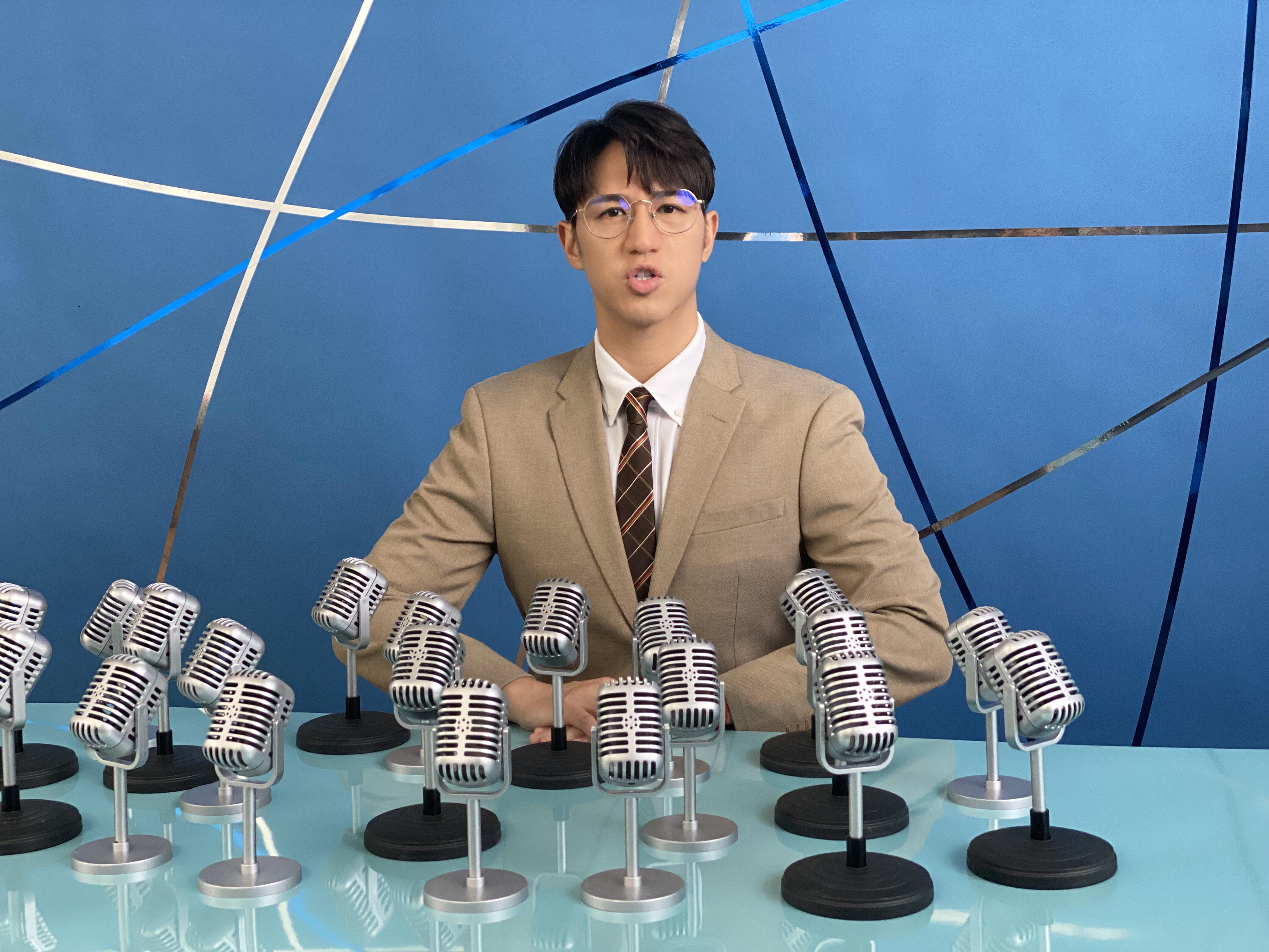 馮允謙為新歌《Freakin’ Nightmare》拍攝MV,化身忿怒新聞評述員。