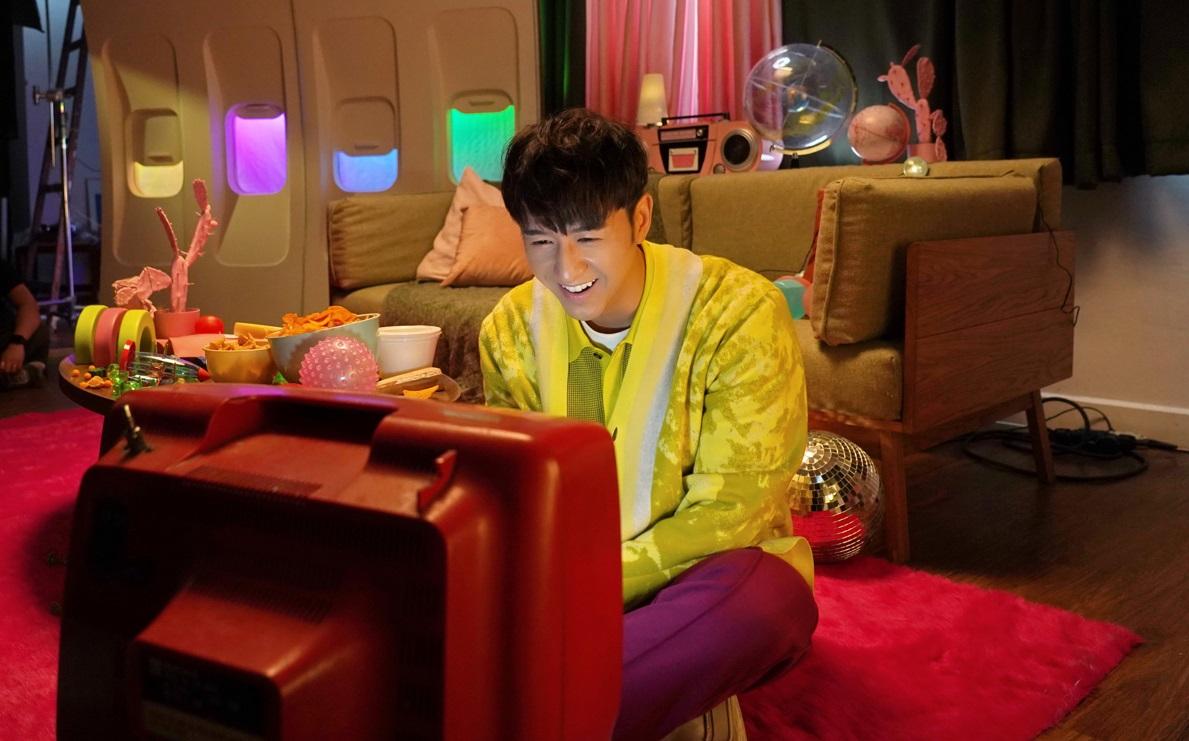 馮允謙MV挑戰演技 分飾八個形象登場