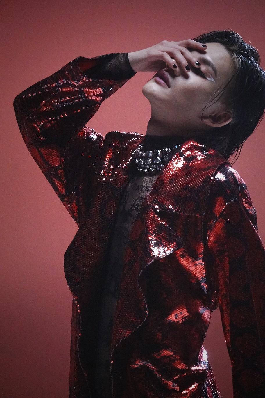 平日像鄰家男孩的Jeremy,在舞台上散發獨特妖媚。