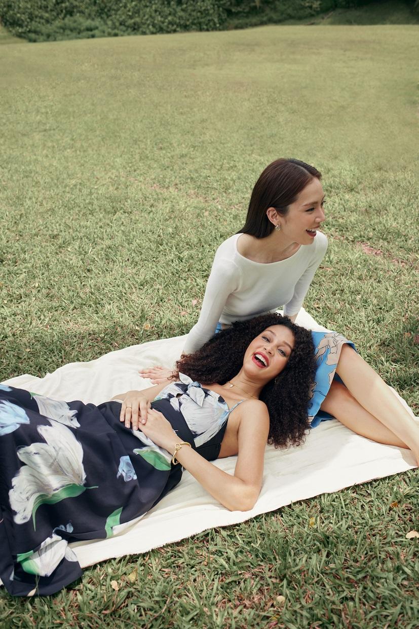 左至右: Lana Padded Knot Front Dress in Azalea Romance (Black); Dalina Boat Neck Knit Top in White and Simoni Pencil Midi Skirt in Spirited Blooms (Blue)