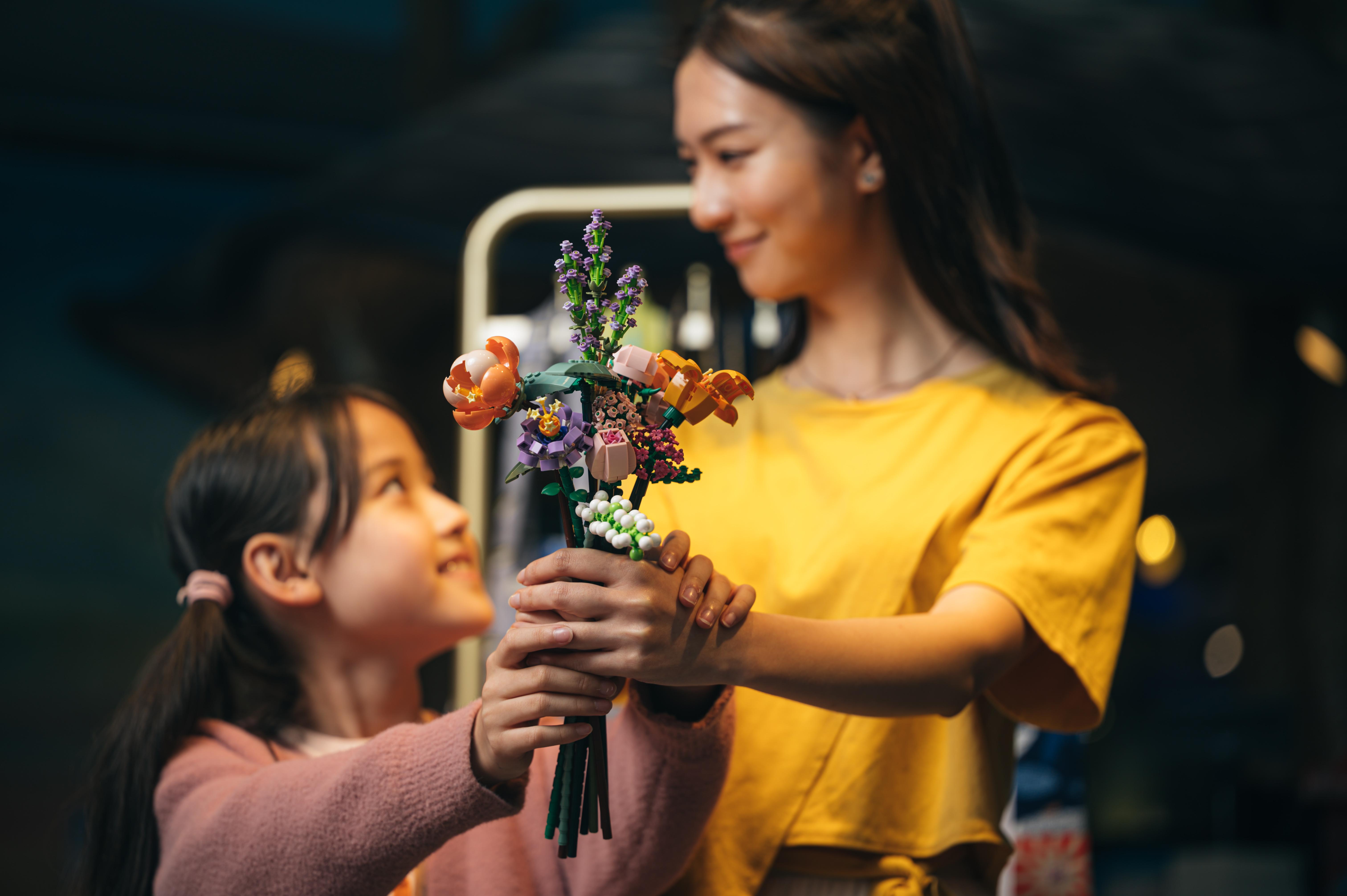 滿額禮遇贈品:LOZ 盛夏花系列積木 (價值港幣 59 元)