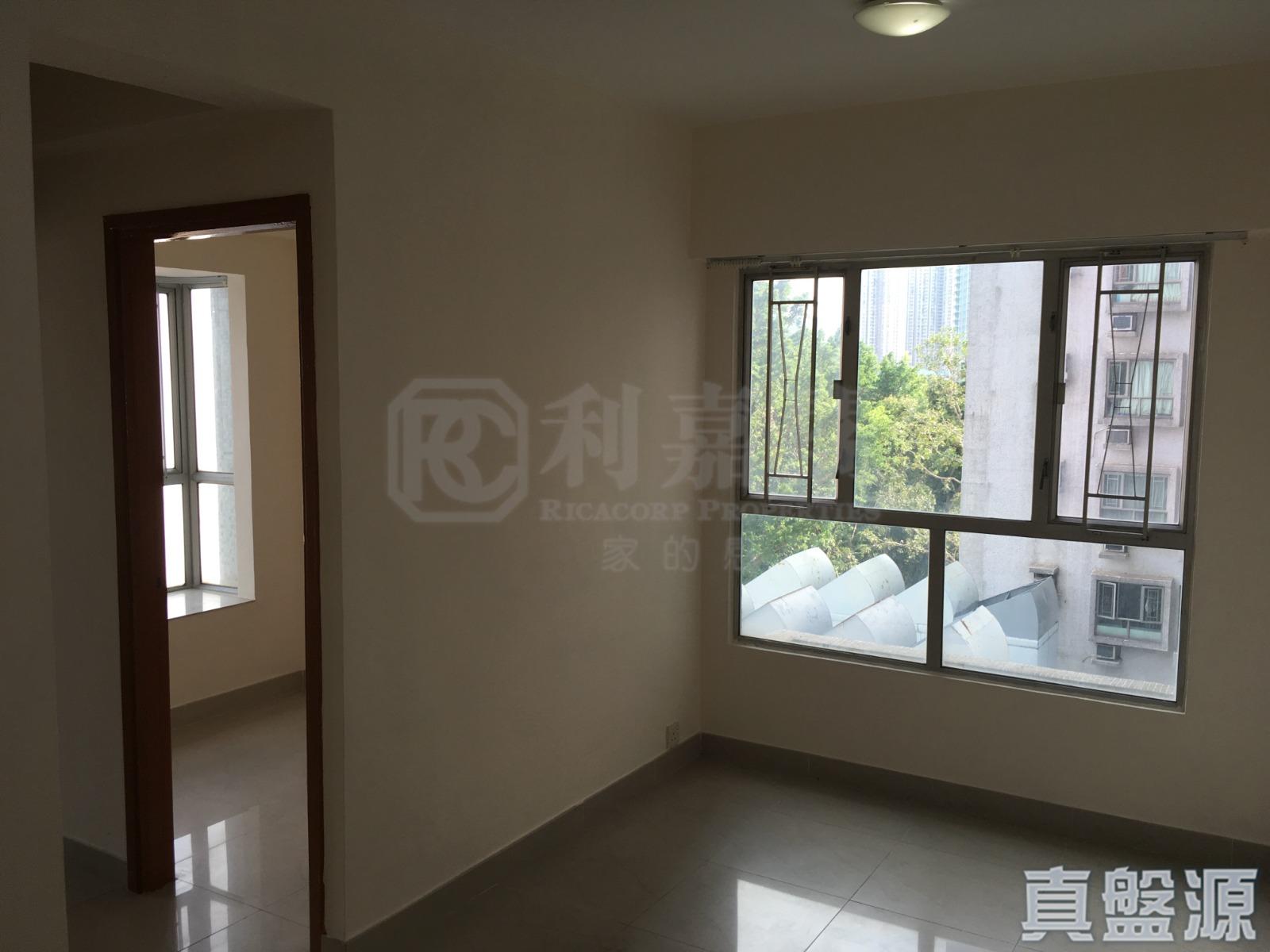 單位間隔四正,裝修企理,望開揚公園景及樓景。