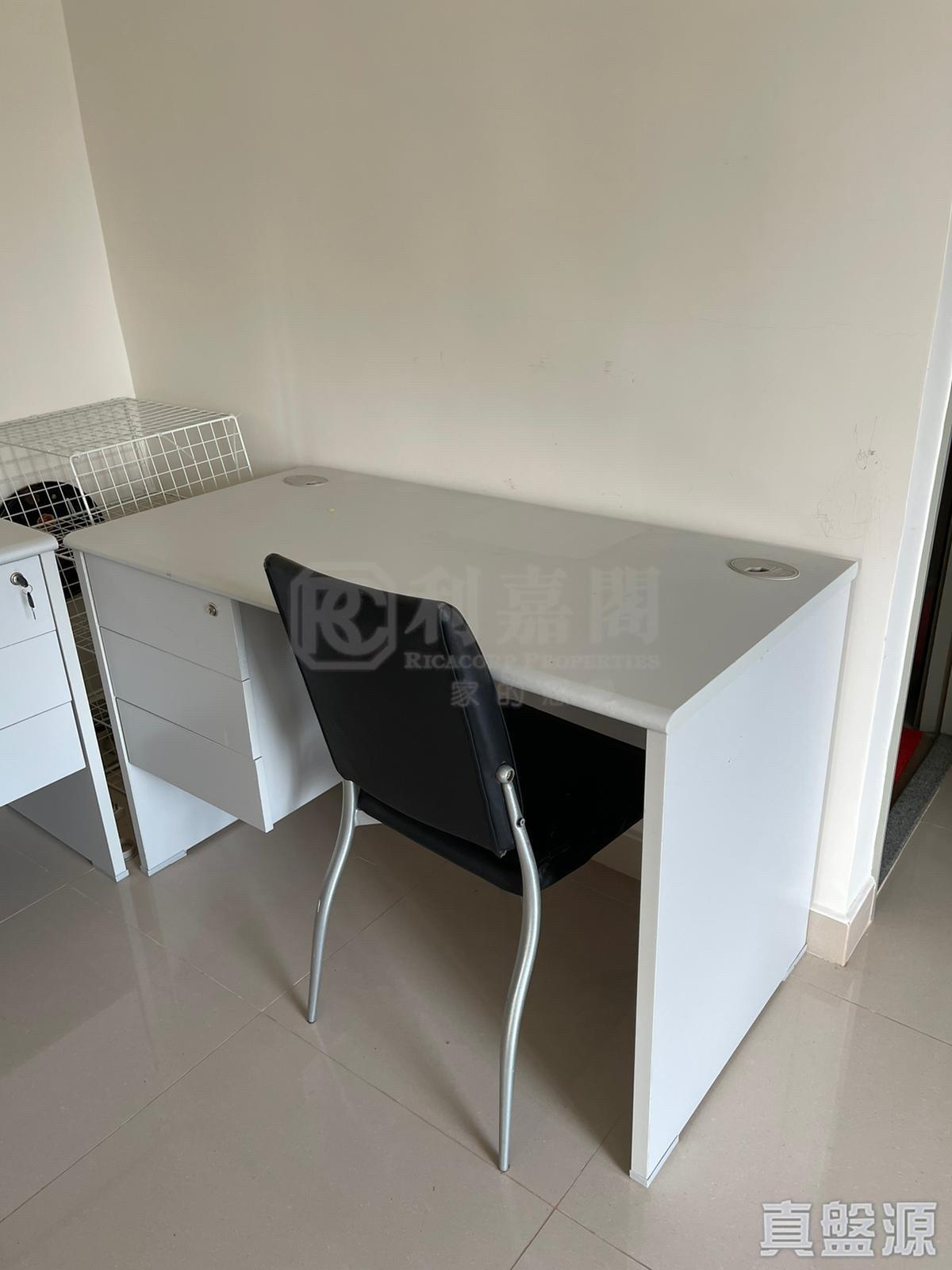 單位望東南內園景,裝修企理,附有少量傢俬和電器。