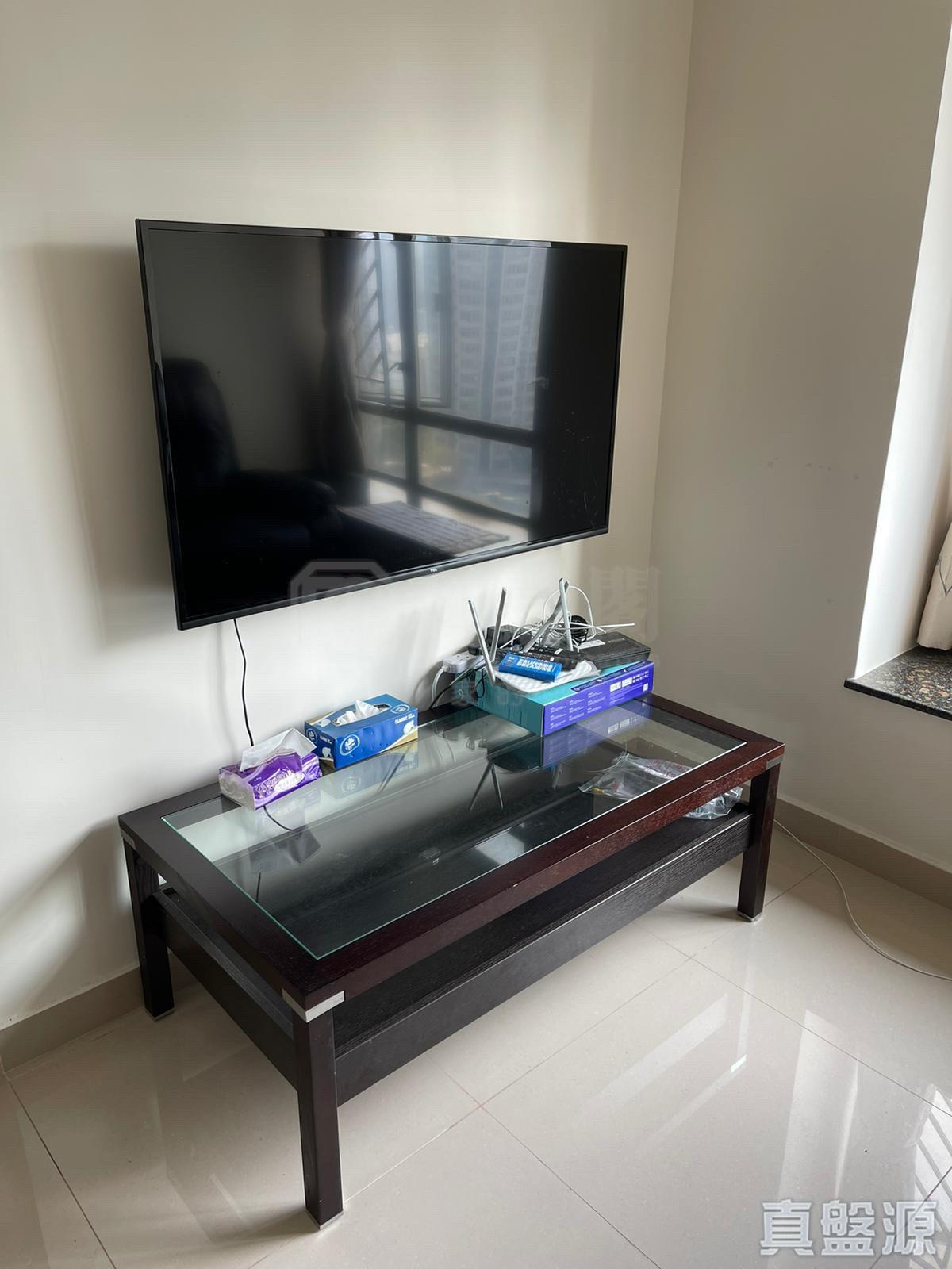 單位望東南內園景,裝修企理,附有少量傢俬和電器。