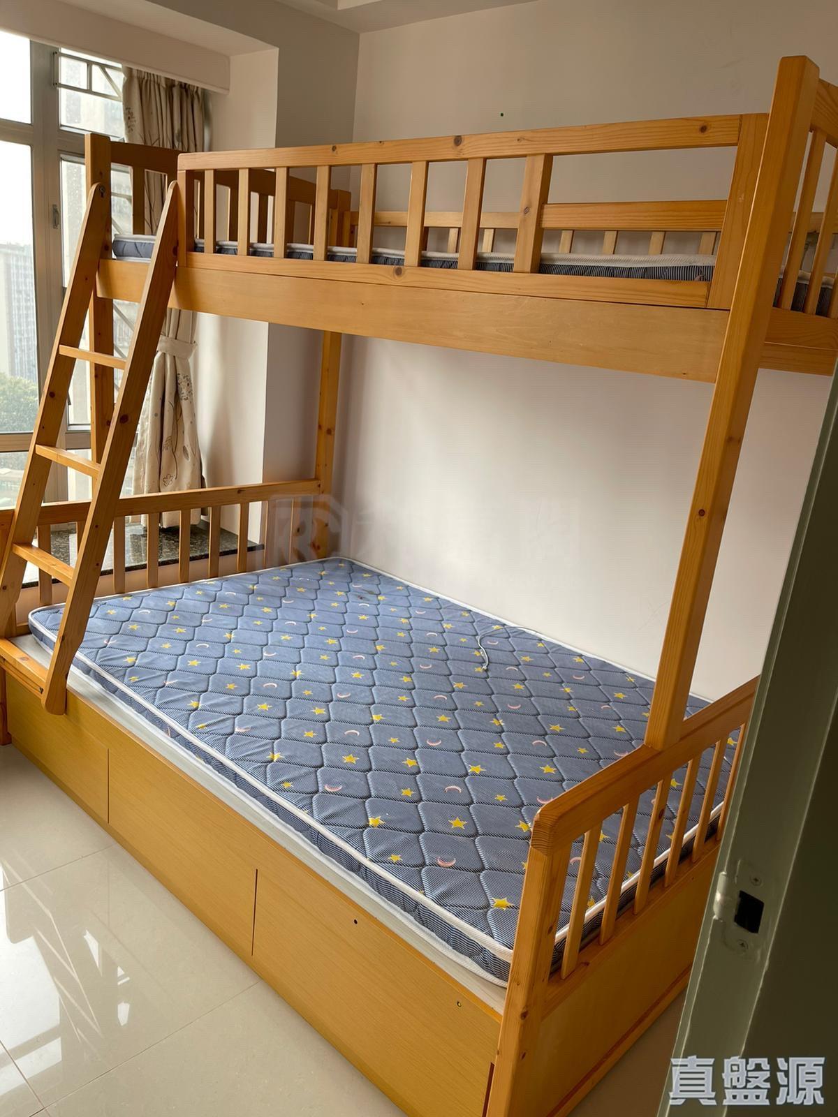 單位望東南內園景,裝修企理,附有少量傢俬和電器。