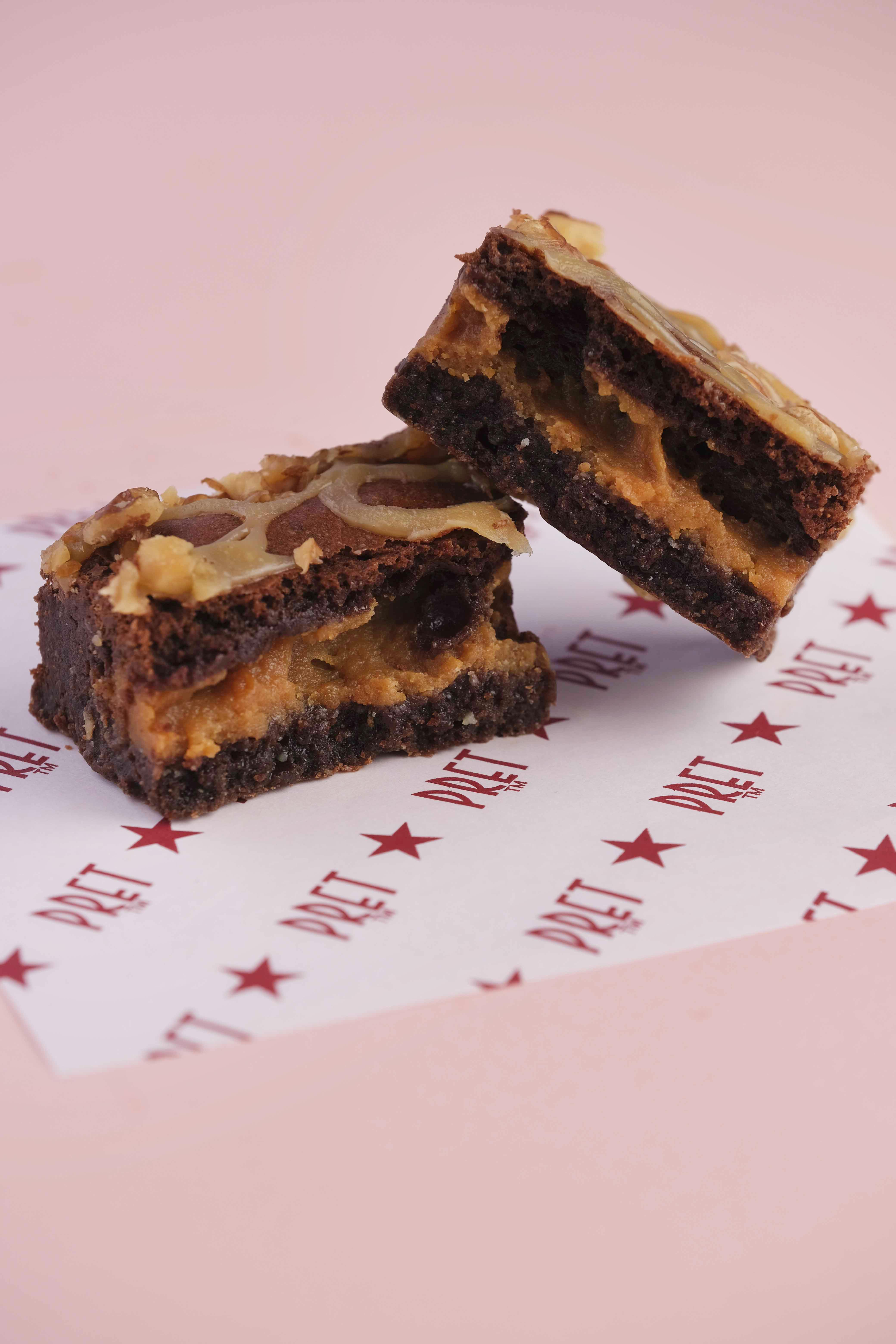 「鹽味焦糖果仁布朗尼」(HKD $28)