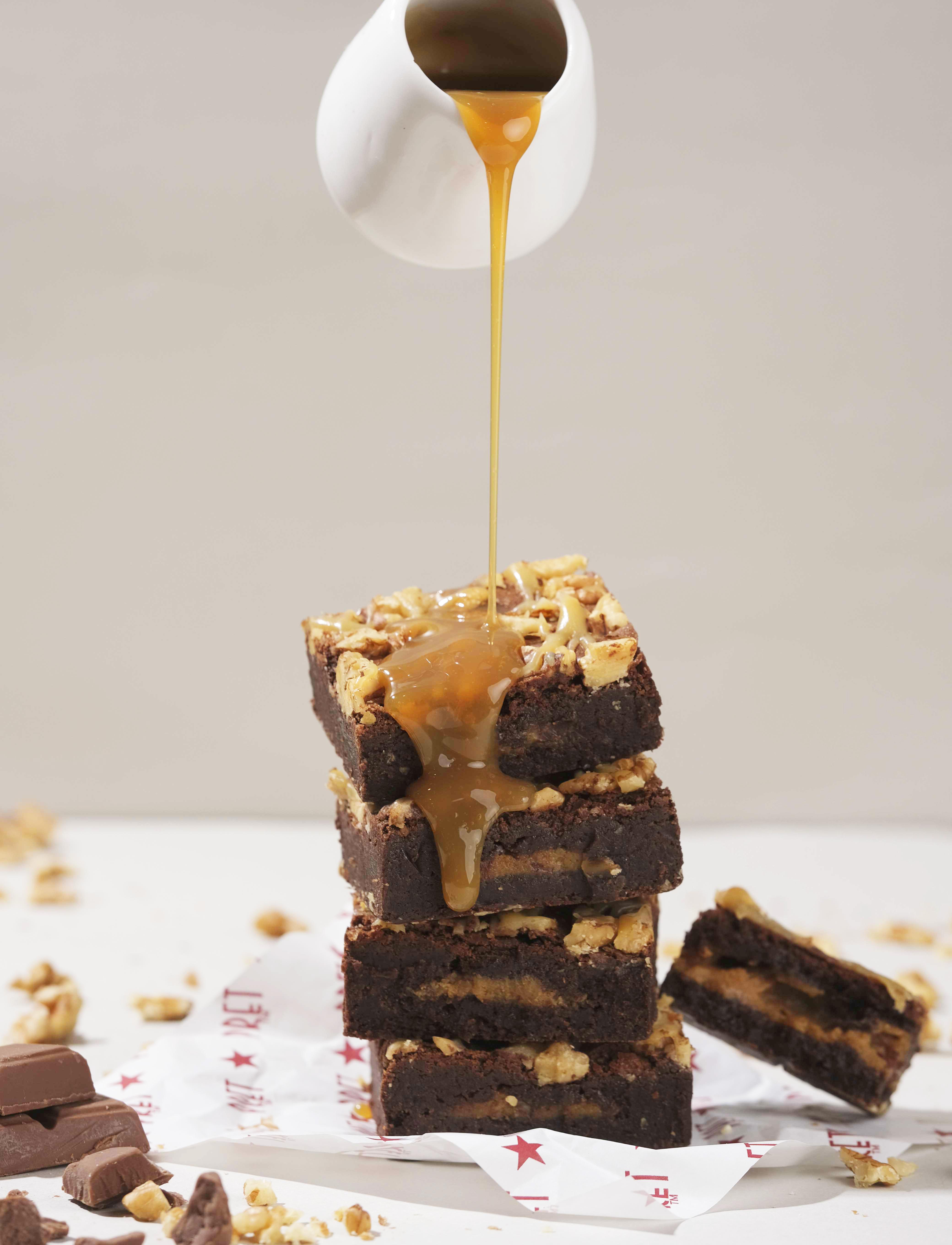 「鹽味焦糖果仁布朗尼」(HKD $28)