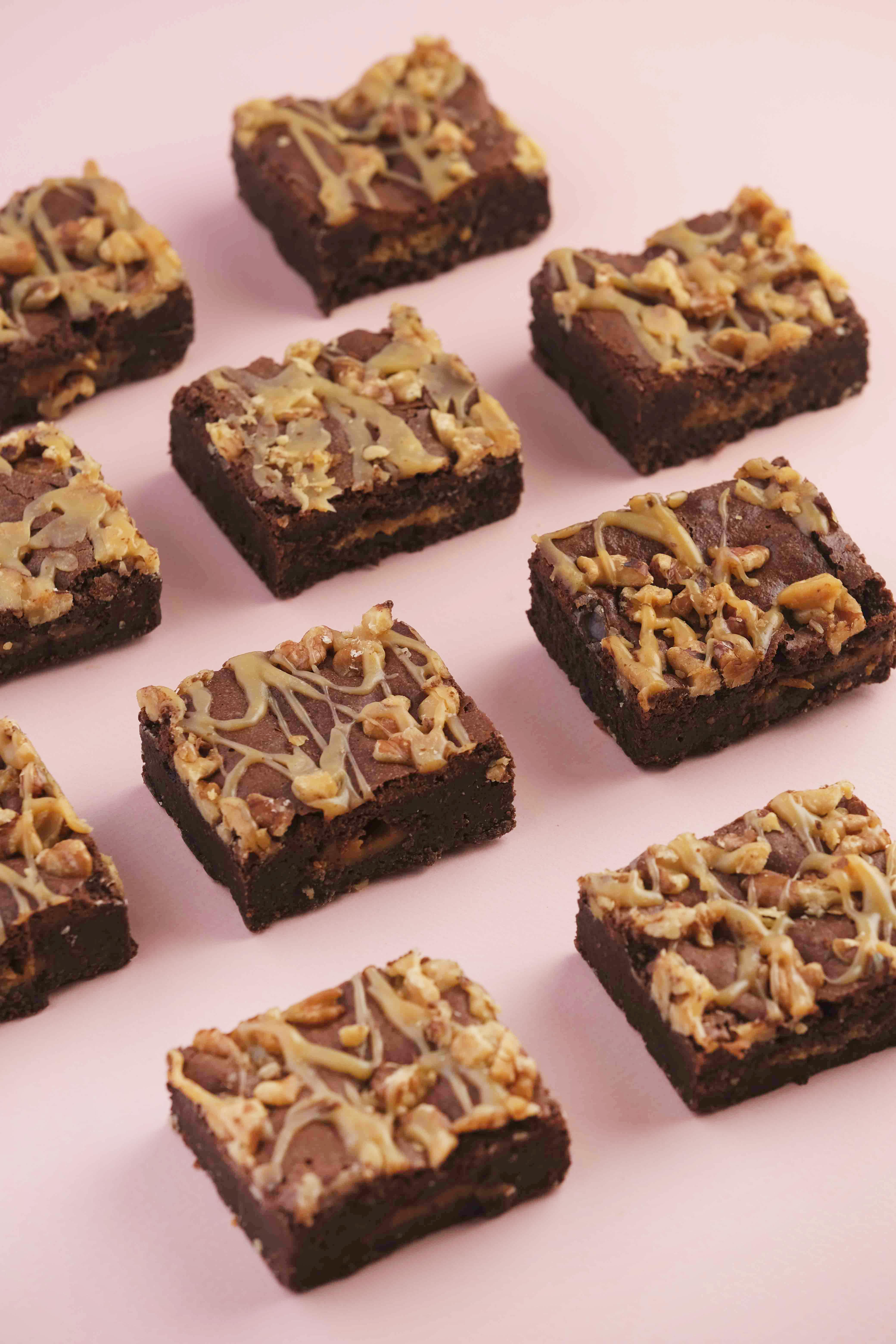 「鹽味焦糖果仁布朗尼」(HKD $28)