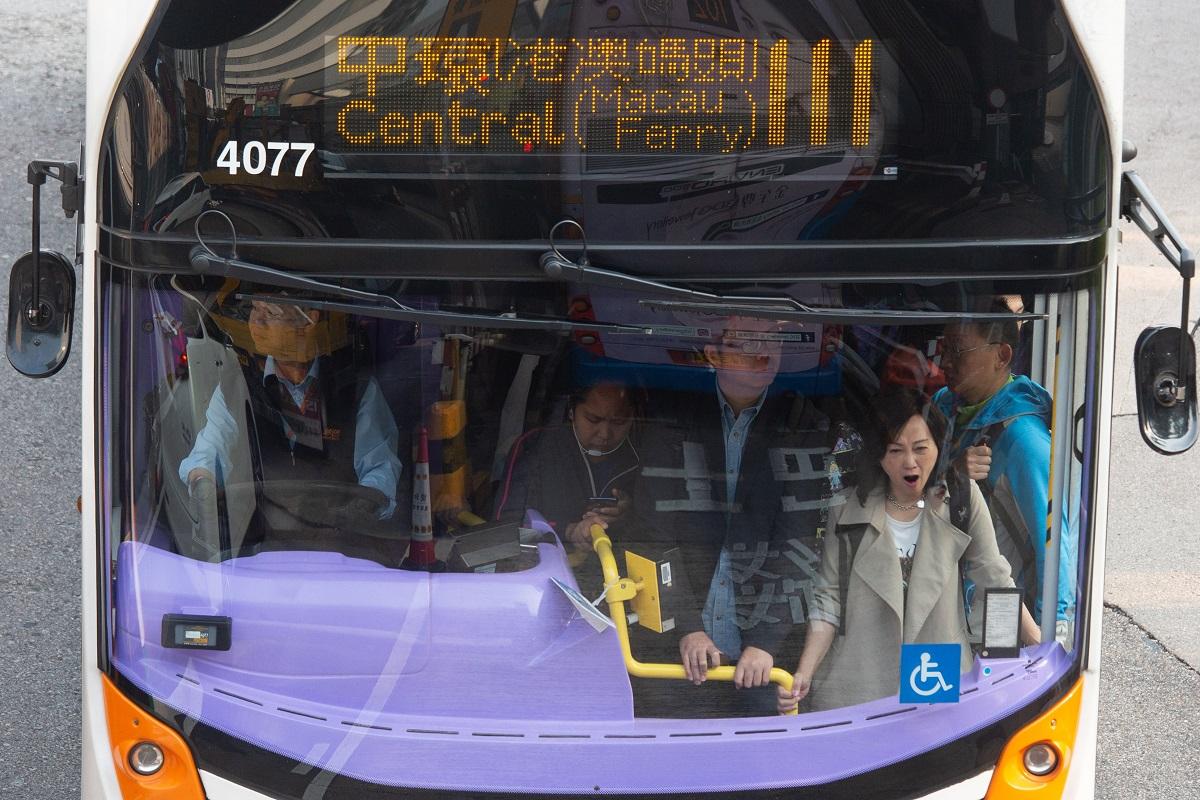 隧巴111線被運輸署點名或會減班。(資料圖片/蘇文傑攝)