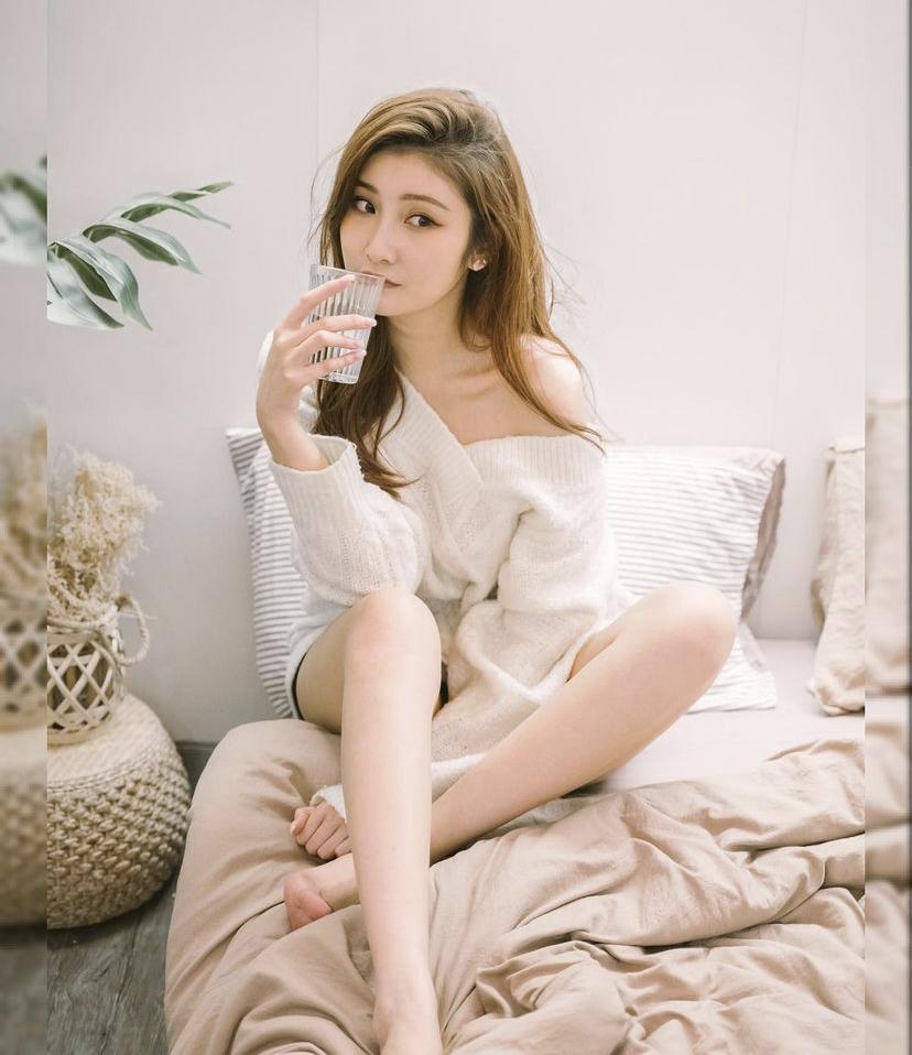 擁有一對修長美腿的Shirley被奉為ViuTV女神之一。