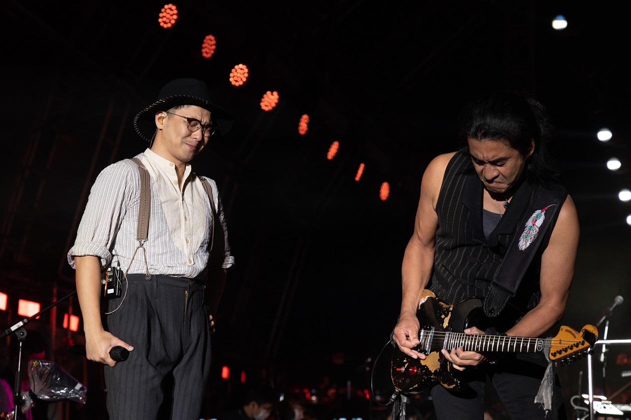 6號唱《未來見》時憶起前年病逝的母親,不禁落下男兒淚。