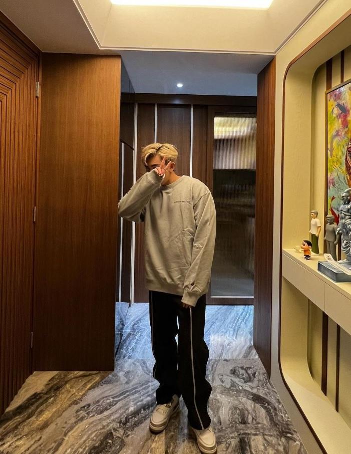 Tyson 不時在IG上戴家中拍攝的照片。(Tyson IG)