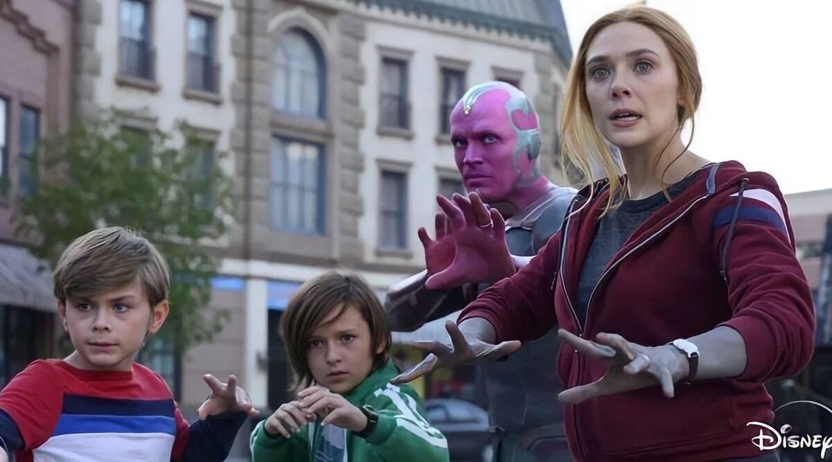 劇集《汪達與幻視》最後一幕,汪達正修煉黑暗神書,暗示已經黑化。