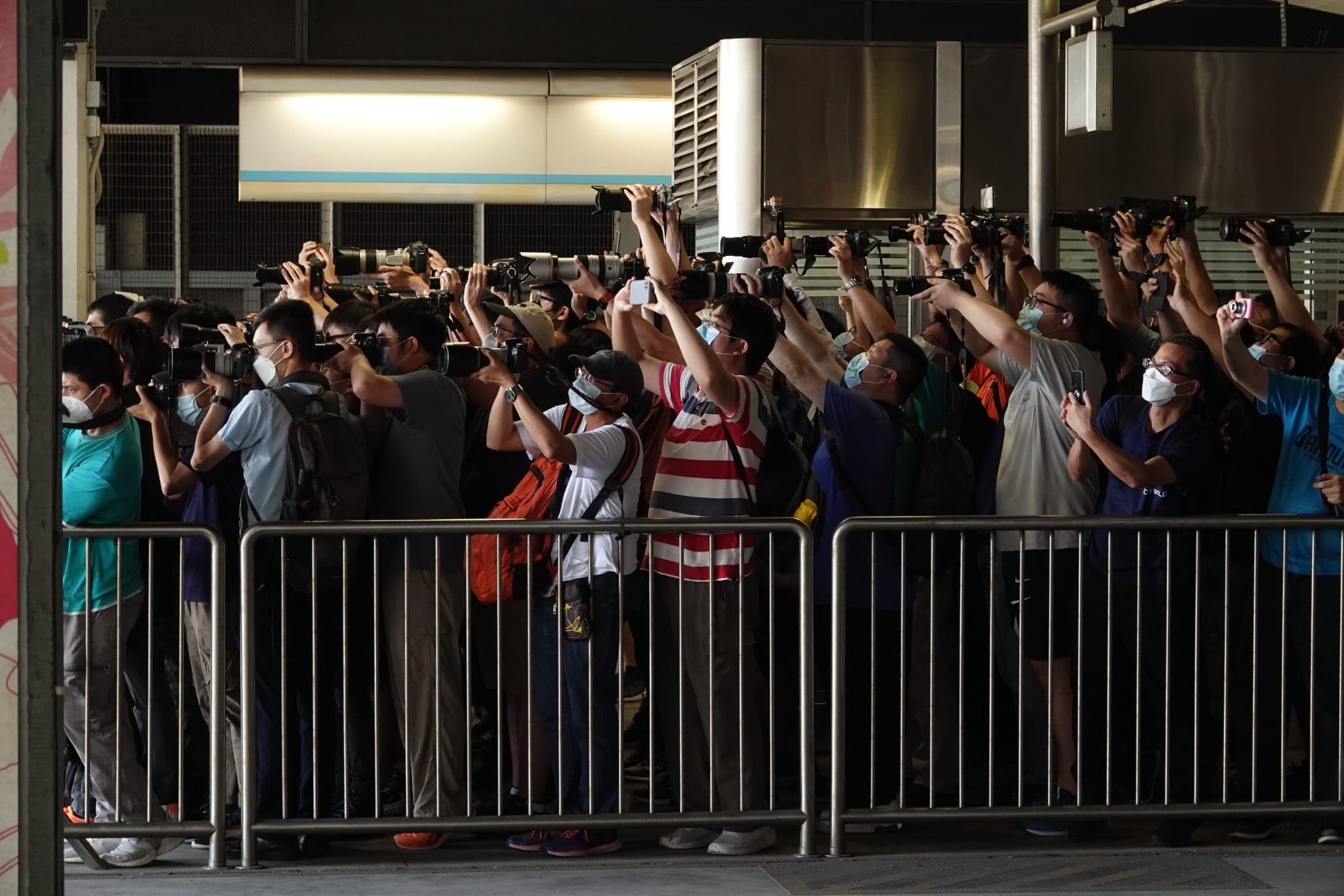 「烏蠅頭」12卡列車榮休 大批鐵路迷歡送最後一班車 (持續更新)