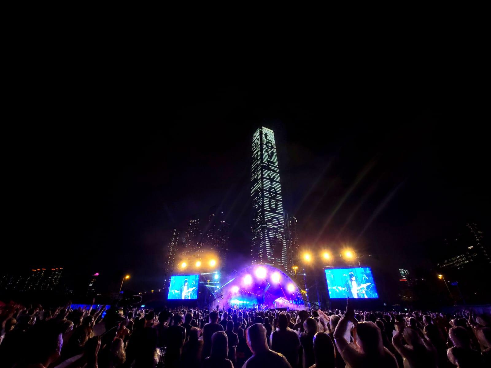 RubberBand在風雨下開戶外騷。(林俊源攝)