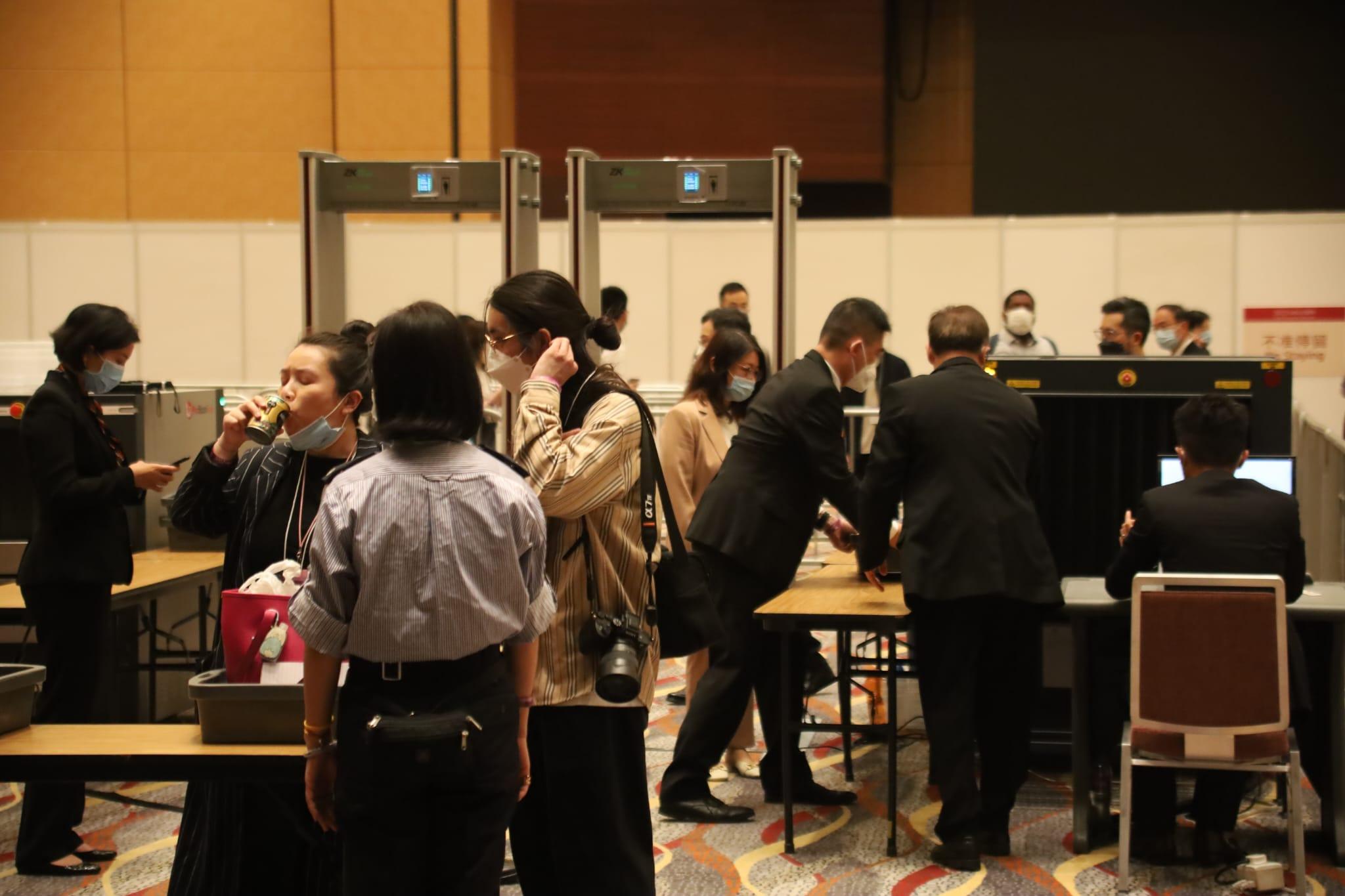 警方加強布防。(鍾式明攝)