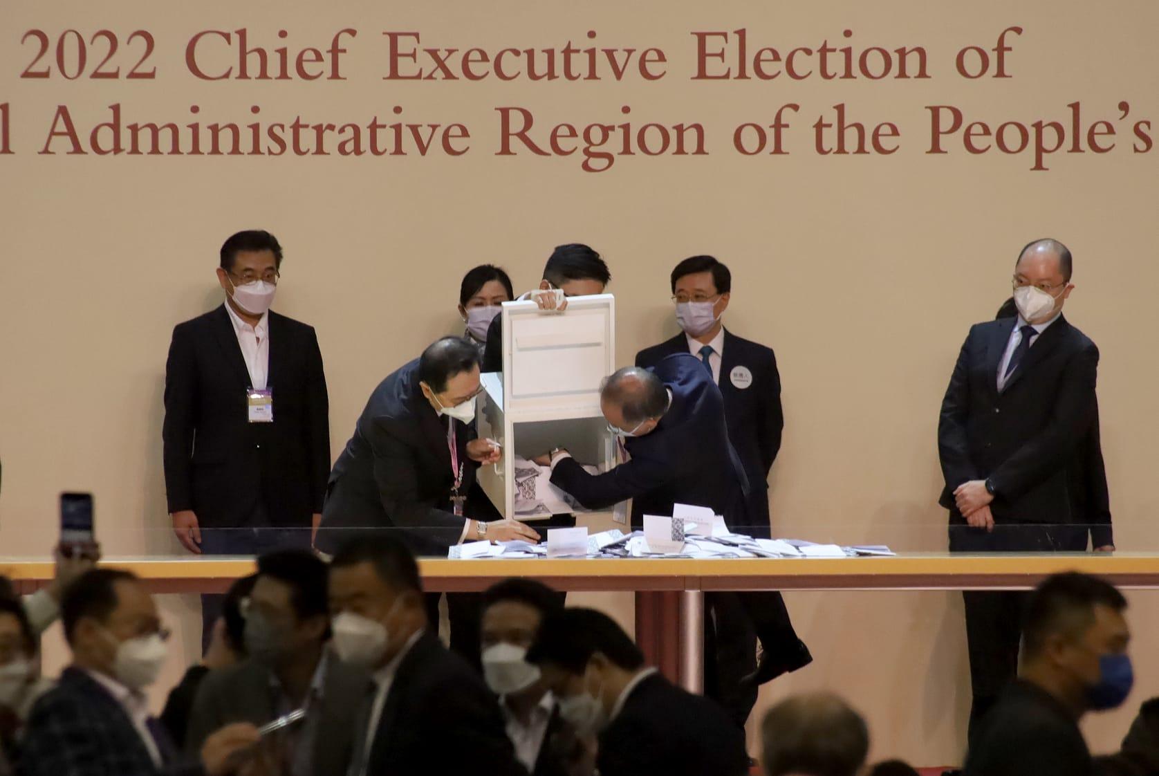 李家超當選新任特首。