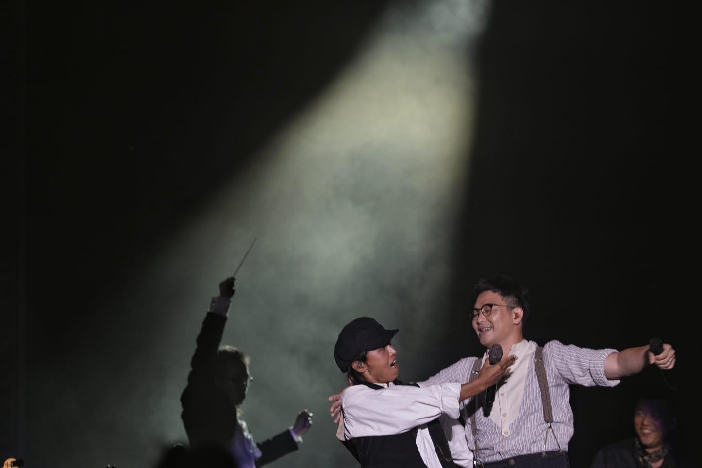 6號感激有樂隊和音Angelita Li一同演唱神曲《Bohemian Rhapsody》。