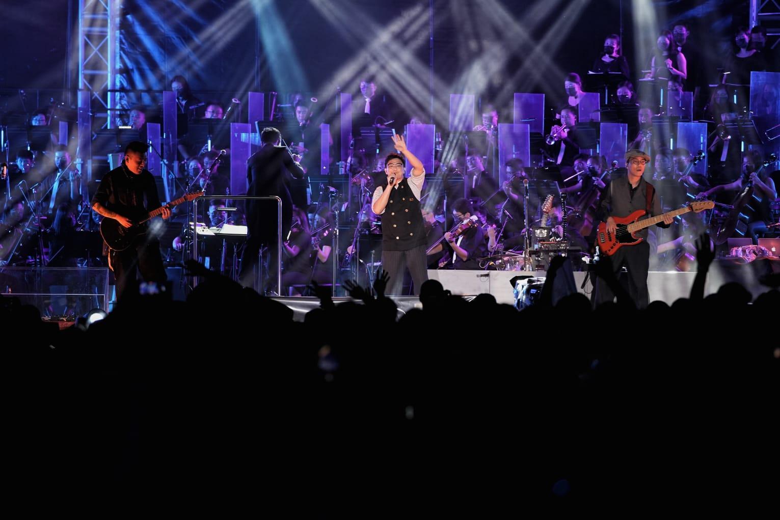 RubberBand 聯同香港節慶管弦樂團舉行戶外音樂會,完成多年夢想。