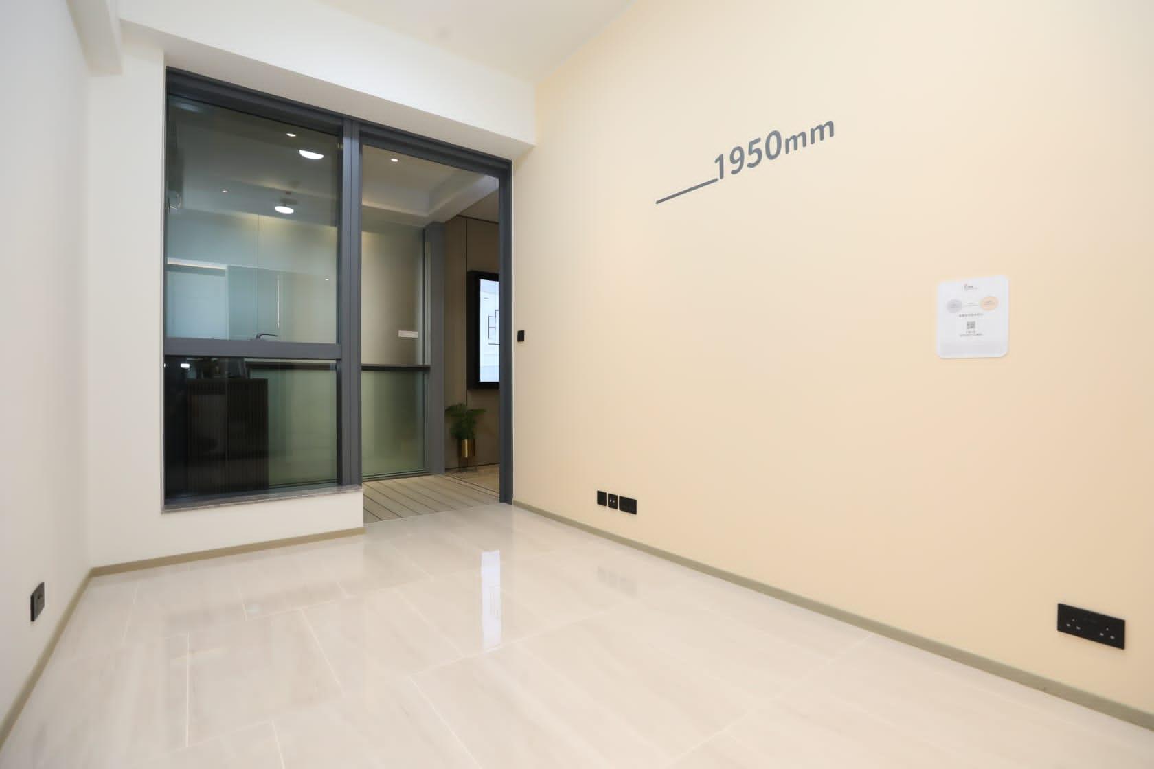 瓏碧不同單位的大廳及睡房牆身,各有特定顏色設計,買家日後揀樓時,亦可留意顏色細節,而是次開放的交樓標準示位,大廳牆身則漆上米色。