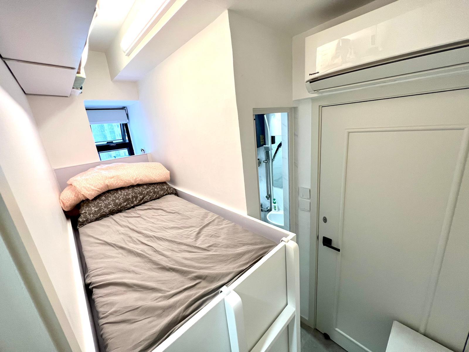 工人套房空間不算細小,增設吊櫃方便收納。