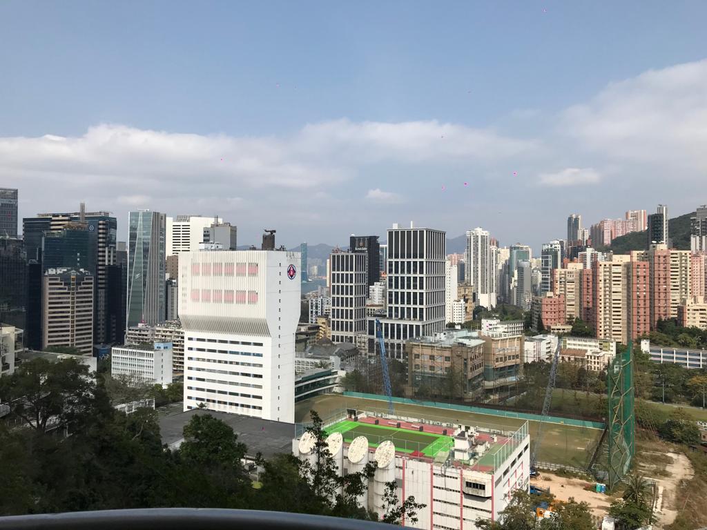 單位望全南華會開揚景觀,可眺望少許九龍景致。