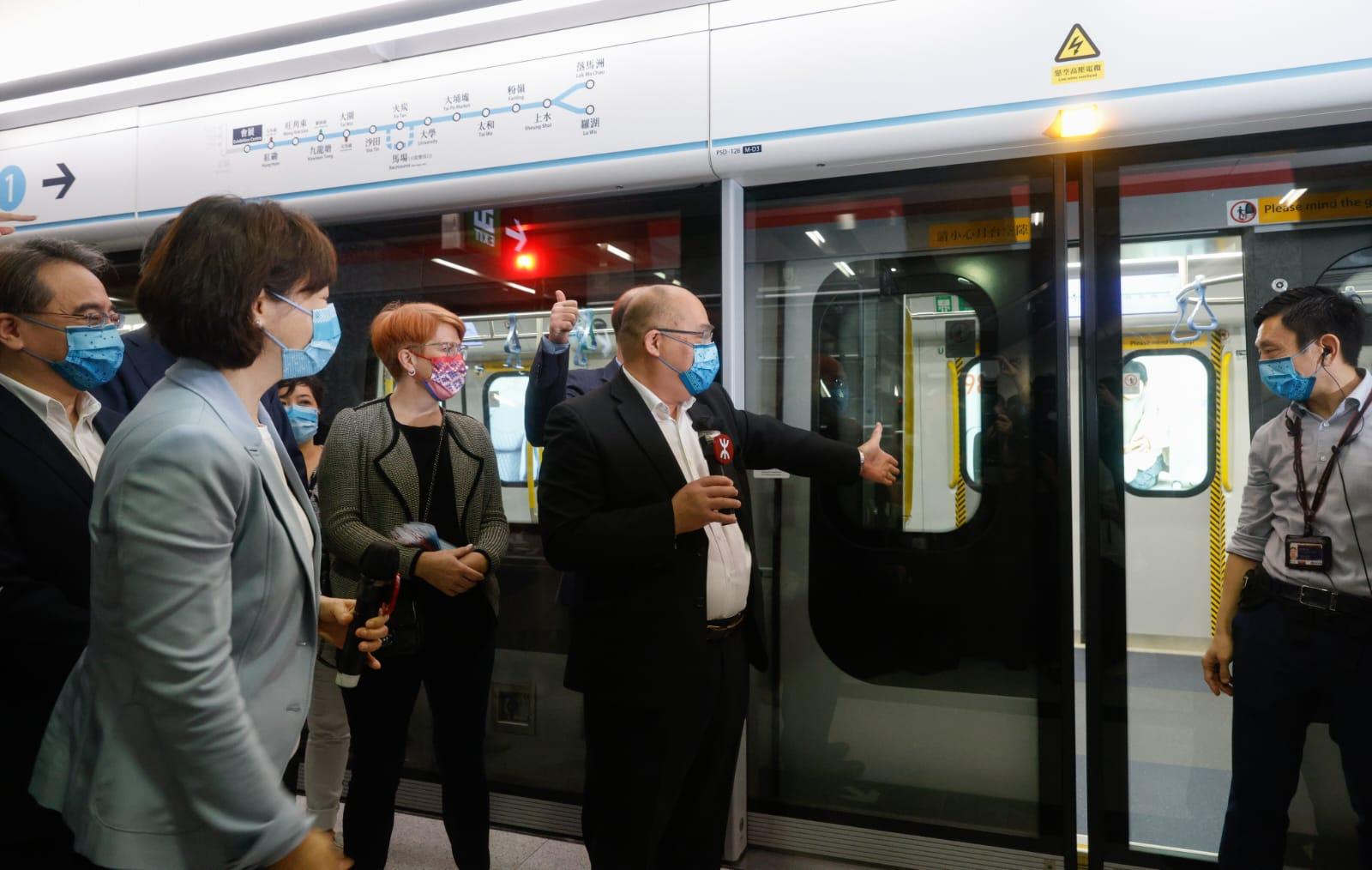 東鐵綫過海段|紅磡過海很興奮 逾百鐵路迷通宵等首班車