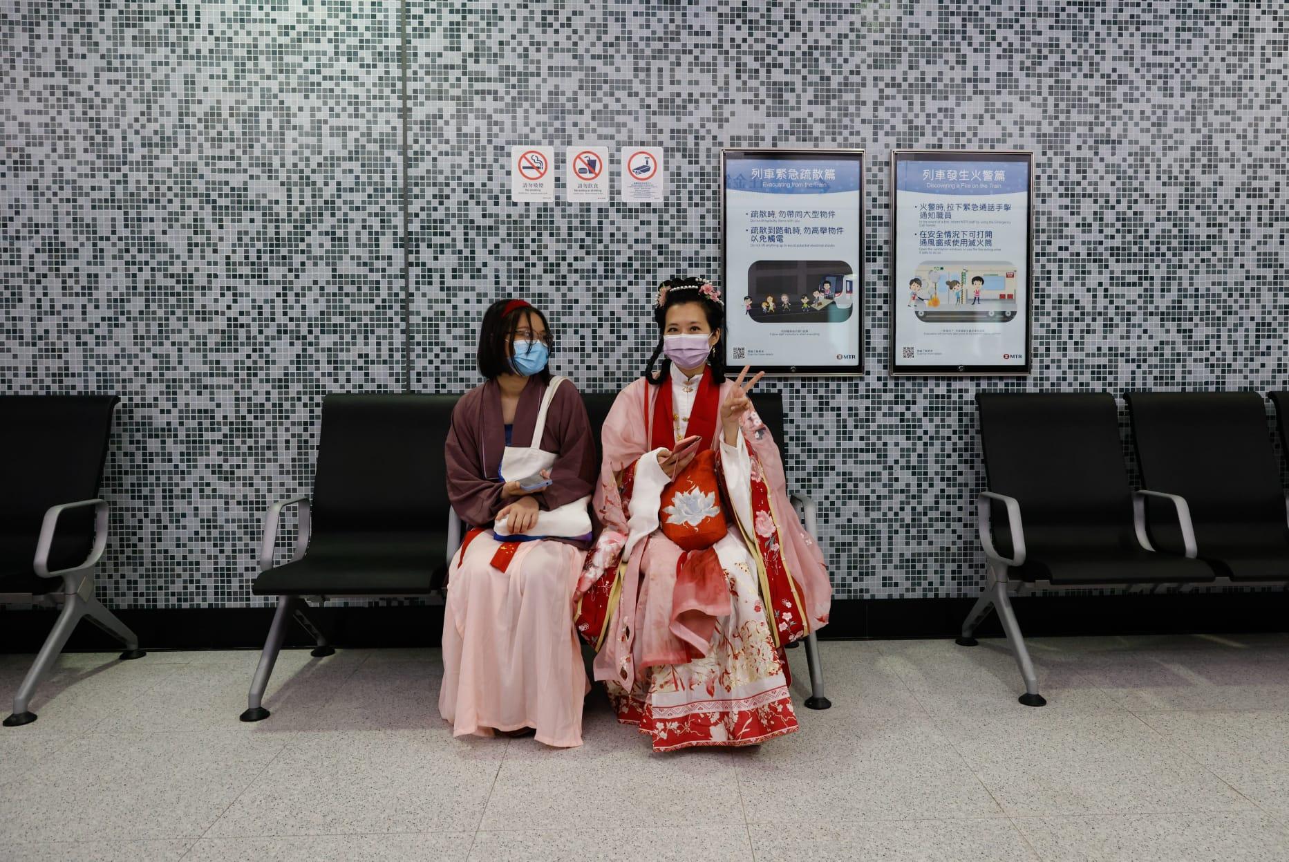 東鐵綫過海段|紅磡過海很興奮 逾百鐵路迷通宵等首班車
