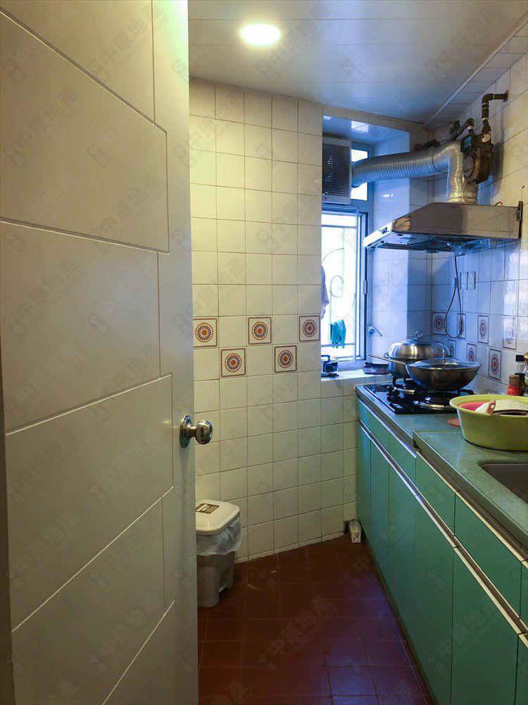 廚房闊落實用。