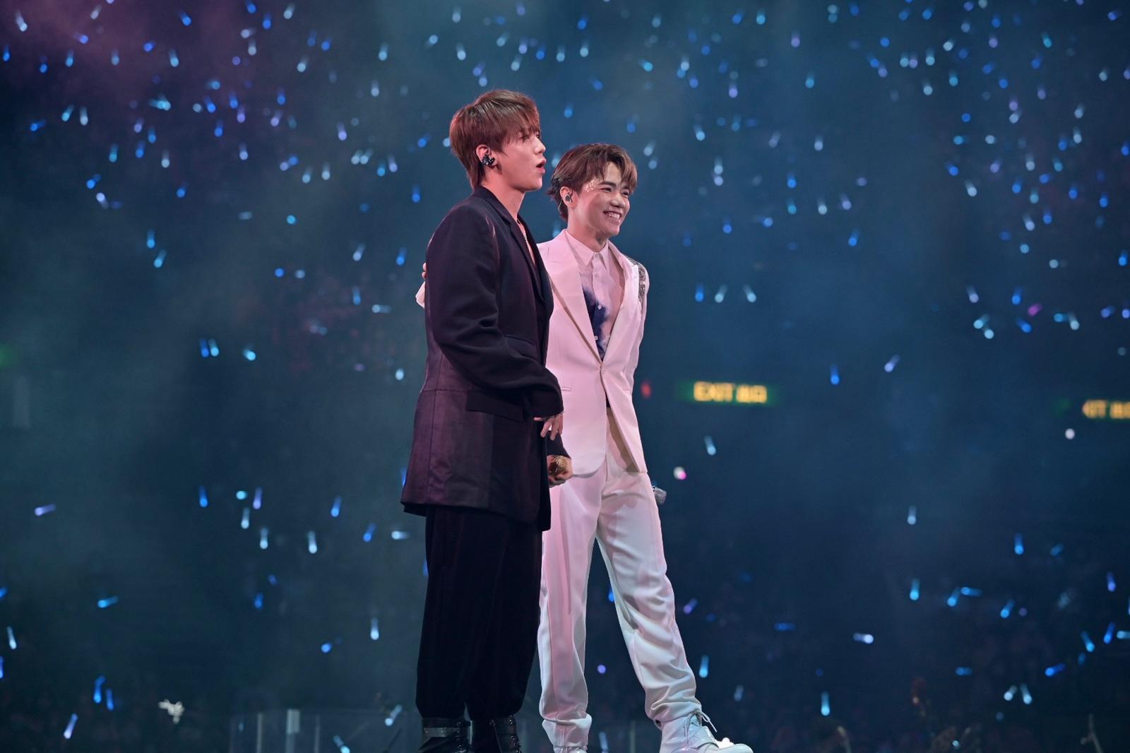 兩人合唱張敬軒舊作《斷點》。