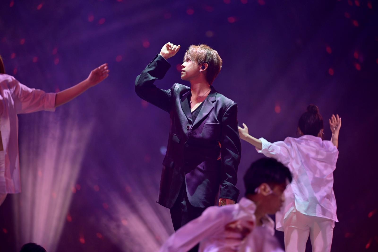 張敬軒演唱會|姜濤現身任嘉賓 張敬軒:佢一直冇停止令自己進步23