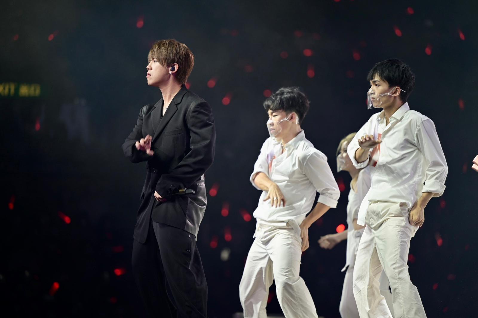 張敬軒演唱會|姜濤現身任嘉賓 張敬軒:佢一直冇停止令自己進步27