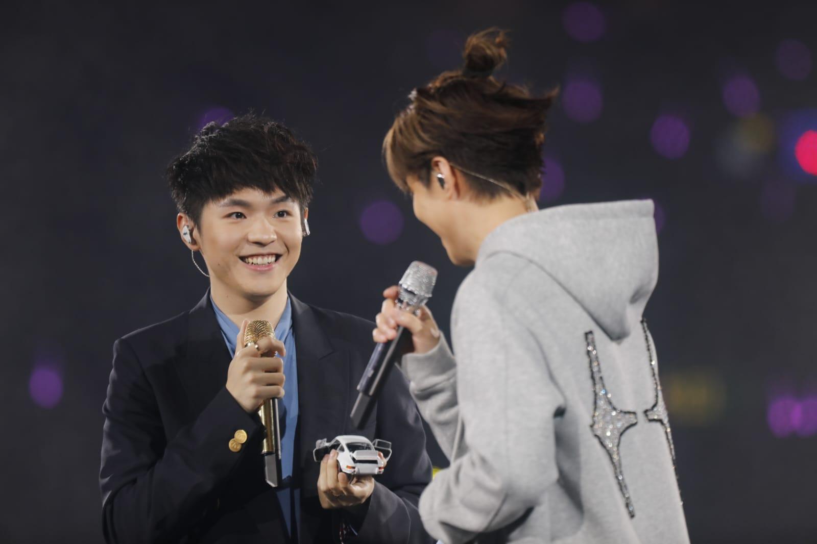 軒仔獲Ian送上模型車,意外地彌寶音年的缺失。